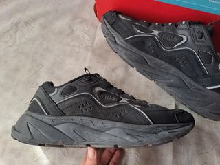 Zapatillas FILA negras REFLECTANTES piel terciopel