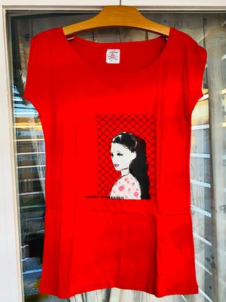 Camiseta con diseño de Angel Schlesser