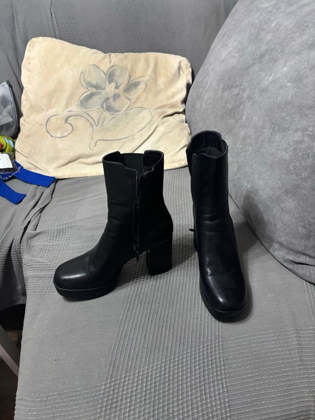 Botines negros de tacón medio con plataforma