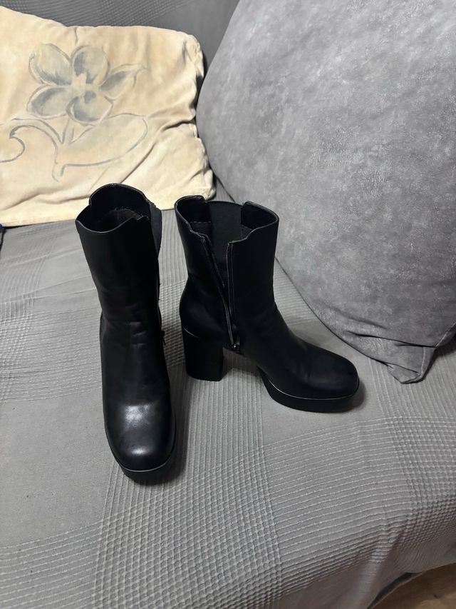 Botines negros de tacón medio con plataforma