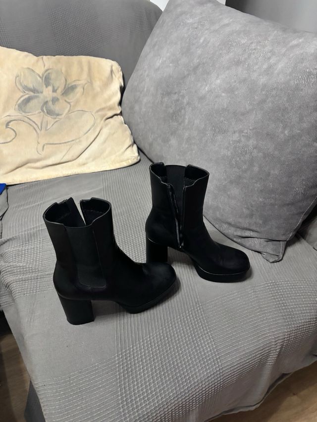 Botines negros de tacón medio con plataforma