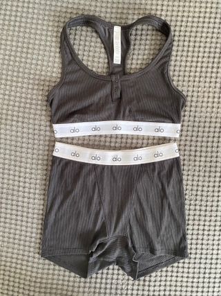 Conjunto Alo Yoga Negro Talla S