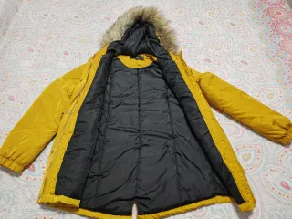 Chaqueta mostaza con capucha talla M