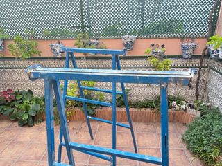 Caballetes de obra metálicos azules