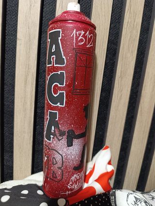 Spray decorado a mano – Arte urbano ACAB