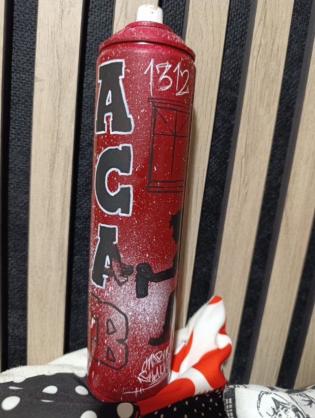 Spray decorado a mano – Arte urbano ACAB 
