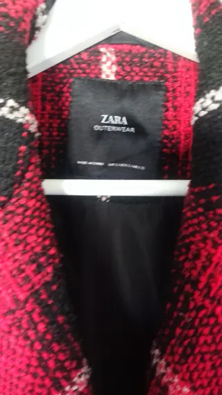Abrigo cuadros Zara 