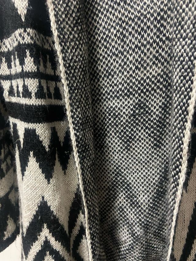 Cardigan larga geométrica