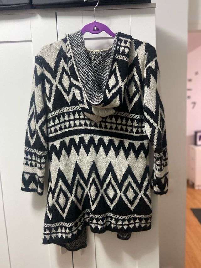 Cardigan larga geométrica