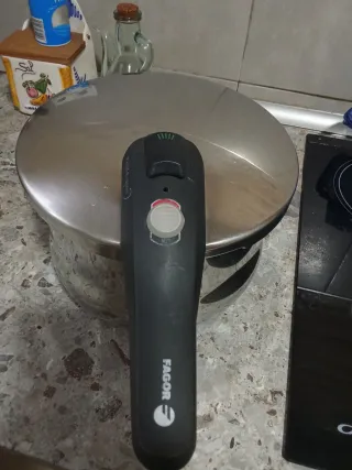 Olla Express Fagor. Usado una vez literalmente.