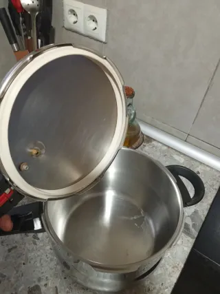 Olla Express Fagor. Usado una vez literalmente.