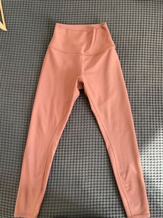 Leggings Alo Yoga color rosa palo