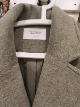 Abrigo Tifosi oversize verde. 
