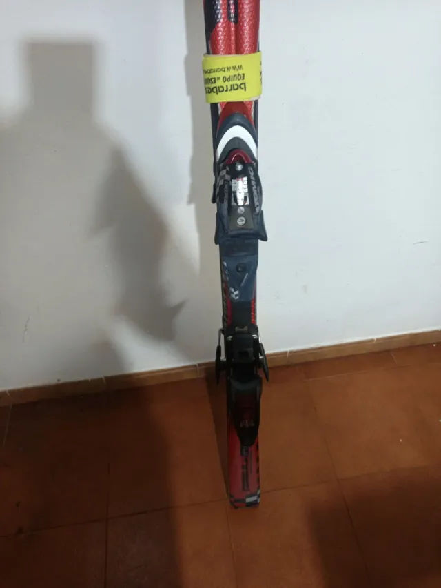 Esquís Atomic con fijaciones hombre