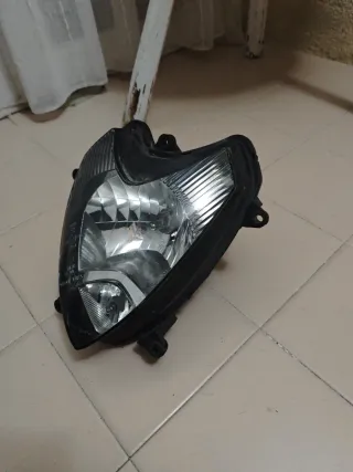 Faro Suzuki GS 500 F
