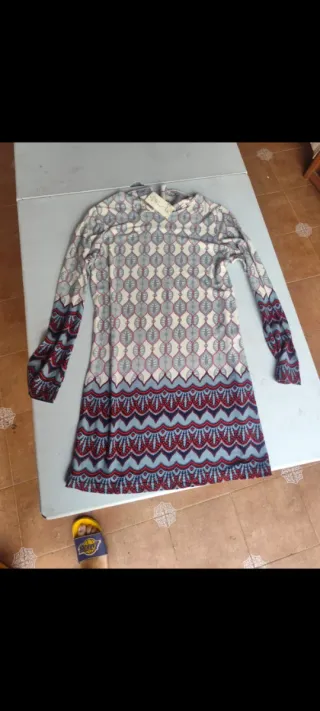 Traje estampado Talla L con etiqueta
