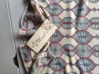 Traje estampado Talla L con etiqueta