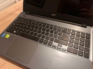 Portátil Acer E5-571G i5 GeForce 8gb RAM 930gb DD.