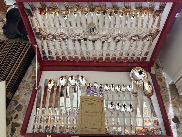 Vajilla de plata dorada y plateada