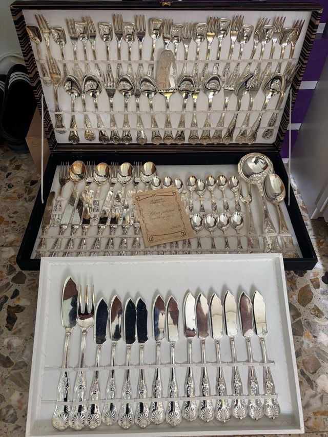 Vajilla de plata antigua