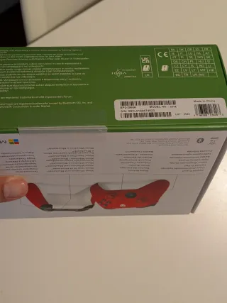 Mando Xbox Series Pulse Red precintado.