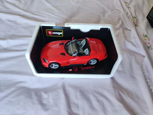 Burago Dodge Viper RT/10 1:18