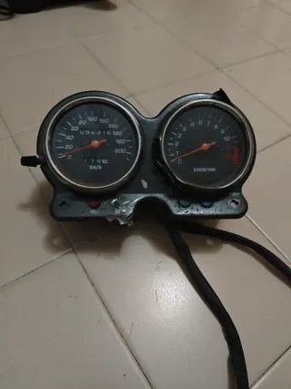 Velocímetro Suzuki GS 500 F