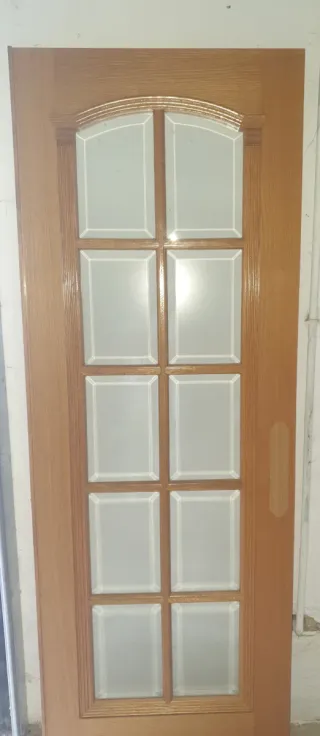 Puerta de interior de madera con cristal