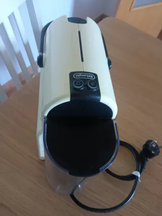 Cafetera Nespresso DeLonghi Inissia EN80.CW