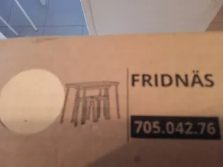 Conjunto 2 mesas nido y 2 taburetes IKEA