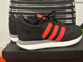 Zapatillas Adidas Negras y Rojas