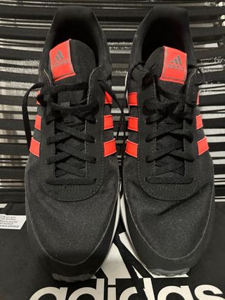 Zapatillas Adidas Negras y Rojas
