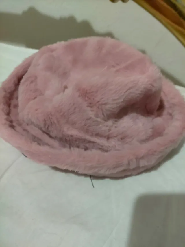 Cappello in simil velluto rosa