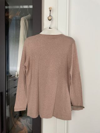 Jersey fino rosa cuello blanco