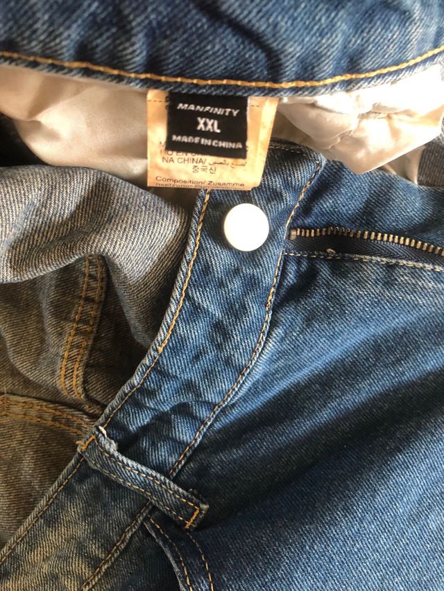 Jeans corti strappati