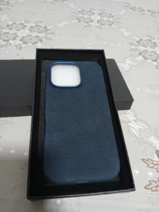 Funda iPhone 15 en Alcantara Azul