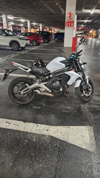 Kawasaki ER-6N Blanca