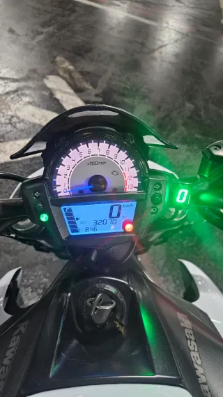 Kawasaki ER-6N Blanca