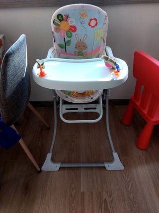 Trona bebé cómoda y funcional con funda acolchada