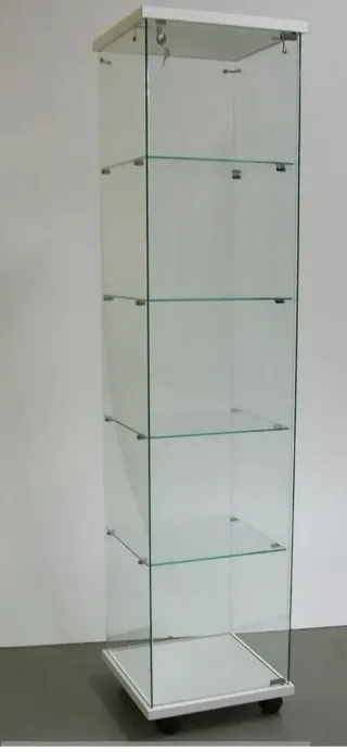 Vitrina expositora de cristal y metal