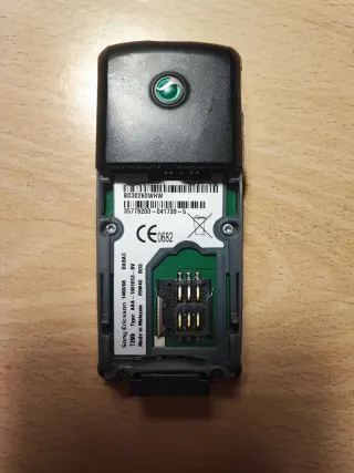 Sony Ericsson T226, con batería