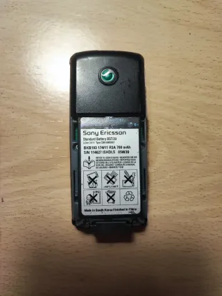 Sony Ericsson T226, con batería
