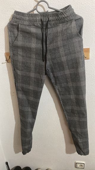 Pantalón largo a cuadros gris