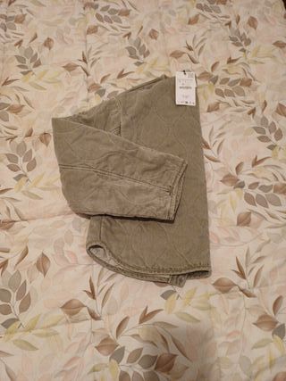 Chaqueta Zara acolchada verde militar