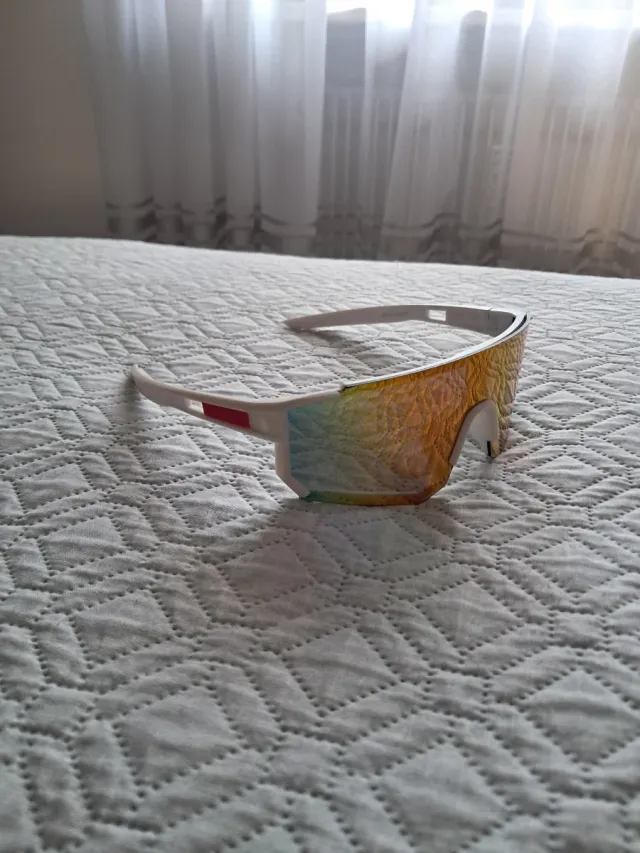 Occhiali da sole per sport o feste