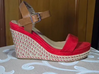 Sandalias de cuña rojas con plataforma talla 40