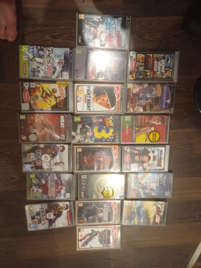 Pacchetto di 19 giochi per PSP