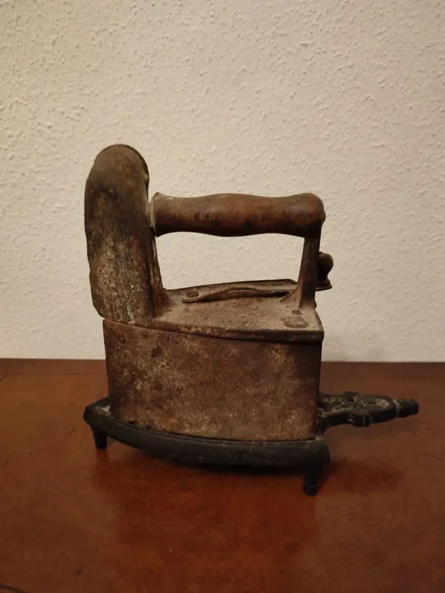 Plancha de hierro antigua