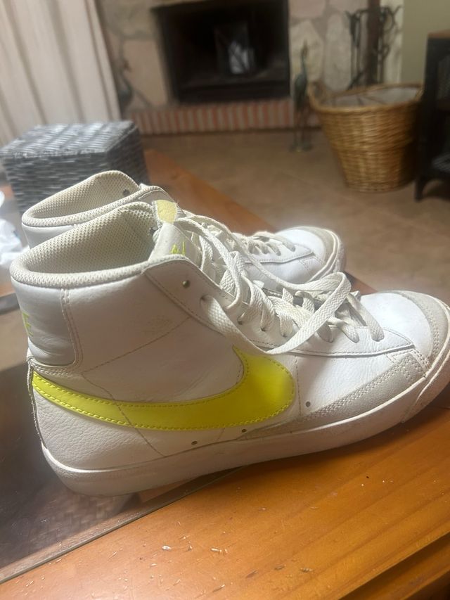 Zapatillas Nike Blazer Blancas y Amarillas