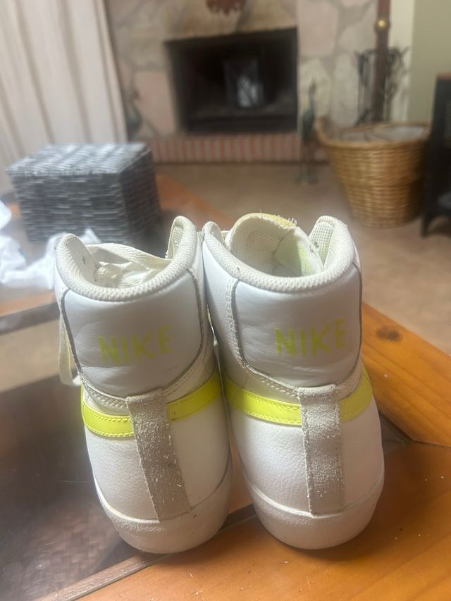 Zapatillas Nike Blazer Blancas y Amarillas